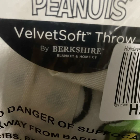 Berkshire Peanuts VelvetSoft Throw Blanket - Halloween/Thanksgiving/Christmas - Picture 3 of 5